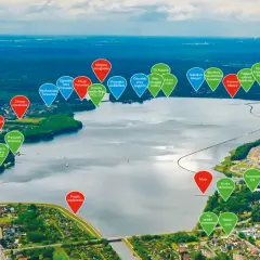 Widok na Jezioro Rybnickie z zaznaczonymi atrakcjami: plażą, restauracjami, trasami rowerowymi i sportami wodnymi.