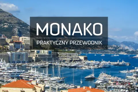 Widok na port w Monako, gdzie jest mnóstwo luksusowych jachtów.
