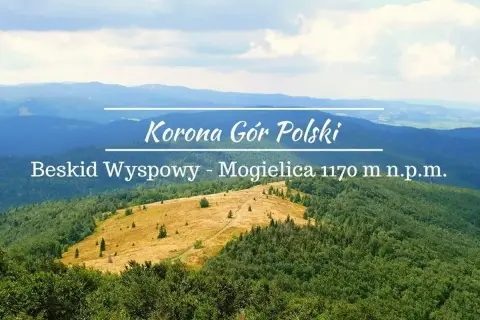 Widok na Beskid Wyspowy - Mogielicę, jeden z pięknych beskidy szczyty. W tle łagodne pasma górskie i błękitne niebo.