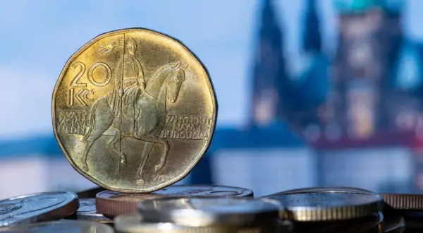 Czeska moneta 20 koron z wizerunkiem św. Wacława. Ile kosztuje obiad w Czechach? Zależy od tego, ile masz koron.